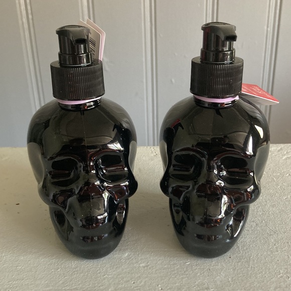 LAST- NWT Pomegranate Vanilla Scented -2 Black Skull 💀 Hand Soap Pump Set - Picture 1 of 17